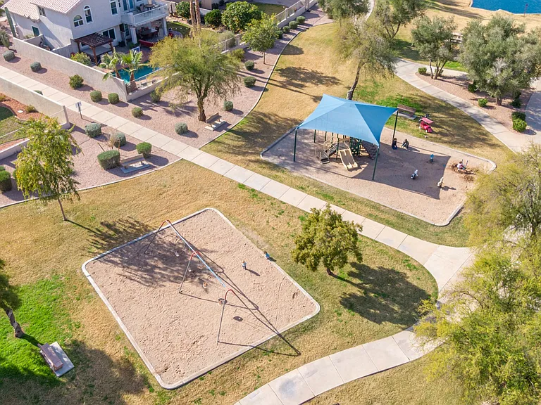445 W Sereno Dr — Photo 25