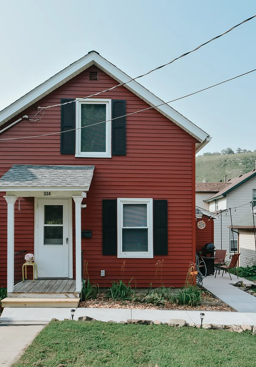 Front, street parking - 334 E 7th St