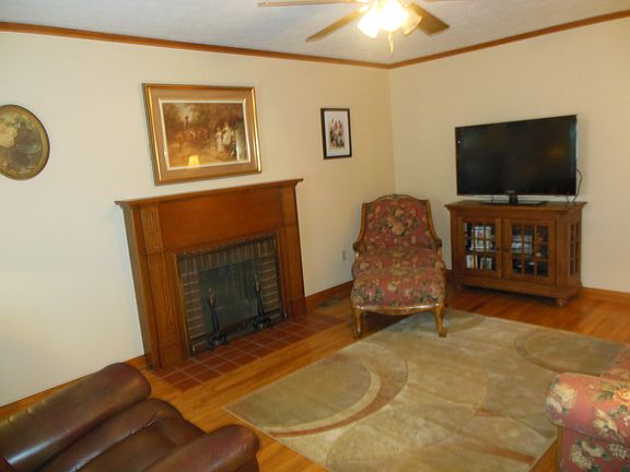 3rd image of 110 Gatewood Ave
