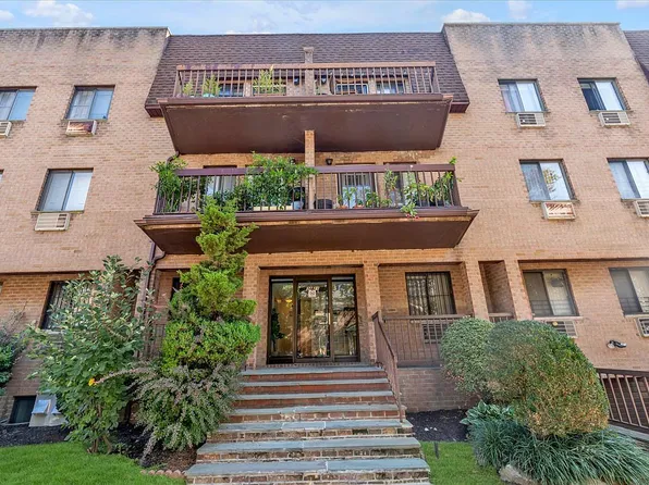 36-21 193rd St #3B, Flushing, NY 11358