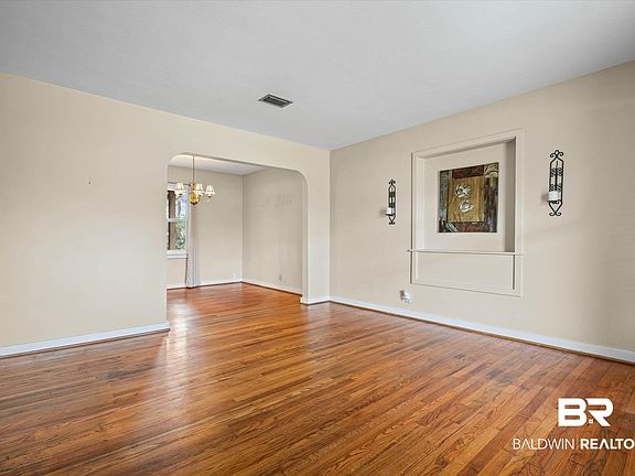 2nd image of 106 Esplanade Ave