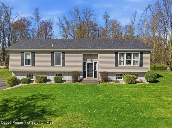 125 Wagner Blvd, Greenfield Township, PA 18407