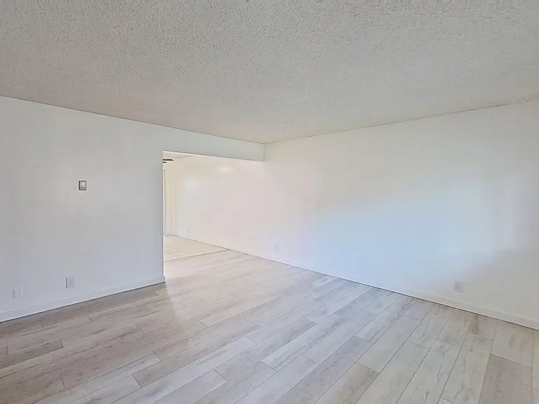 12072 Bailey St — Photo 2