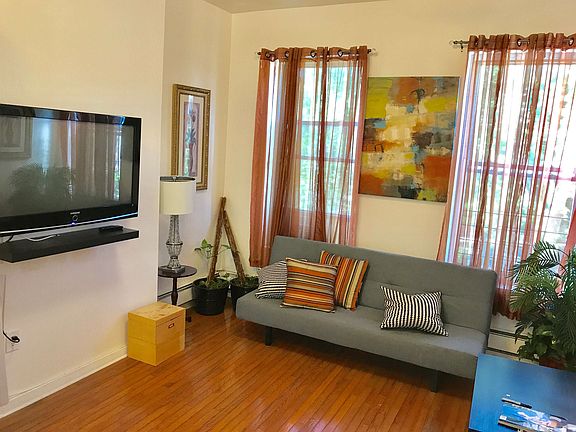 2nd image of 326A Madison St #2