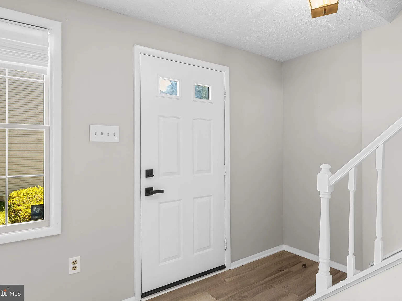 3 bed, 1.5 bath, 1360 sqft, $2,300 — Photo 3