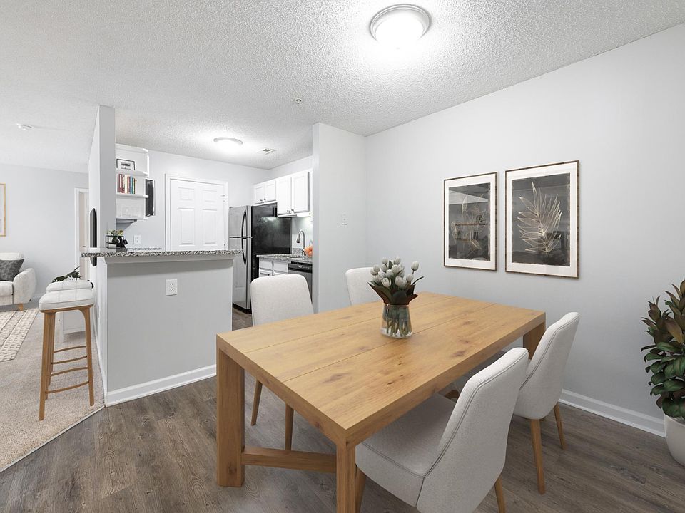 1st image of 100 Kingsport Dr NE #200