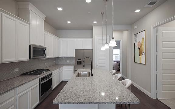 2nd image of 4425 Murphy Ln