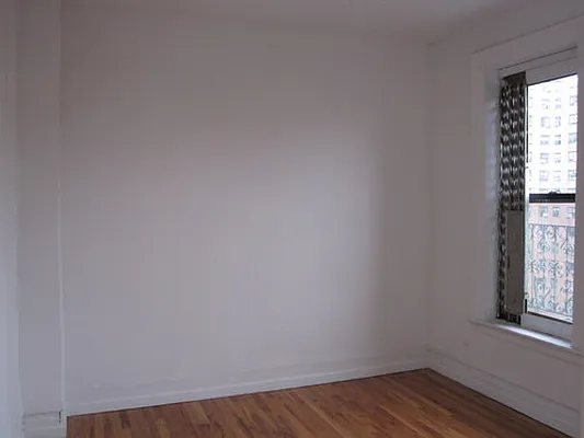 Rented by Chartwell Manhattan Realty | media 8