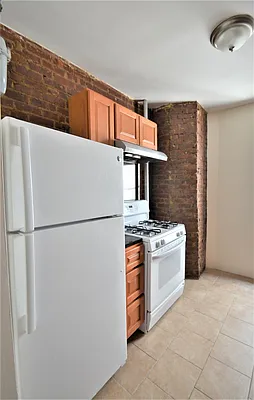 Rented by CITY SKYLINE REALTY INC | media 9