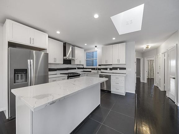 3rd image of 855 37th Ave