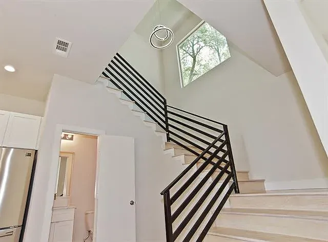 8718 Boundbrook Ave — Photo 4