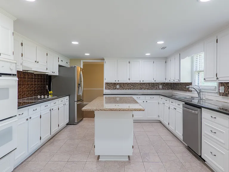 4104 Lantern Ln — Photo 10