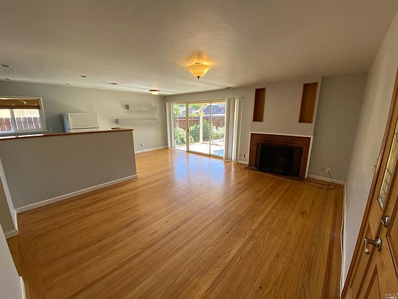 5th image of 270 Neil St