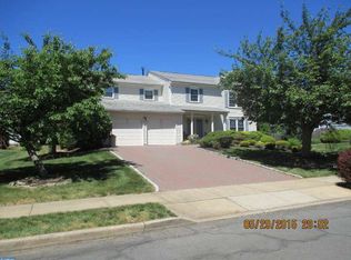 3 Chandler Ct, Plainsboro, NJ 08536