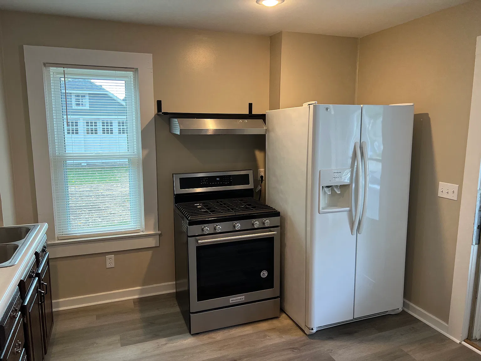 3 bed, 1200 sqft, $1,500 — Photo 2