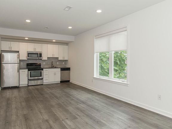 2nd image of 1636 W Flora St #4A
