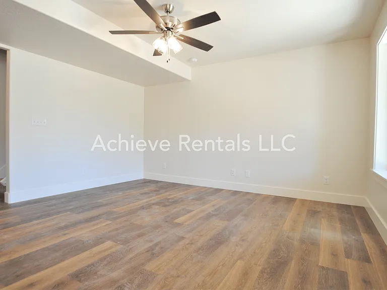 2038 N 380 E — Photo 2