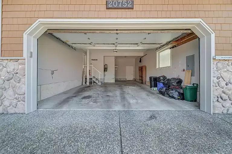 20752 Grade Cres #1A — Photo 3