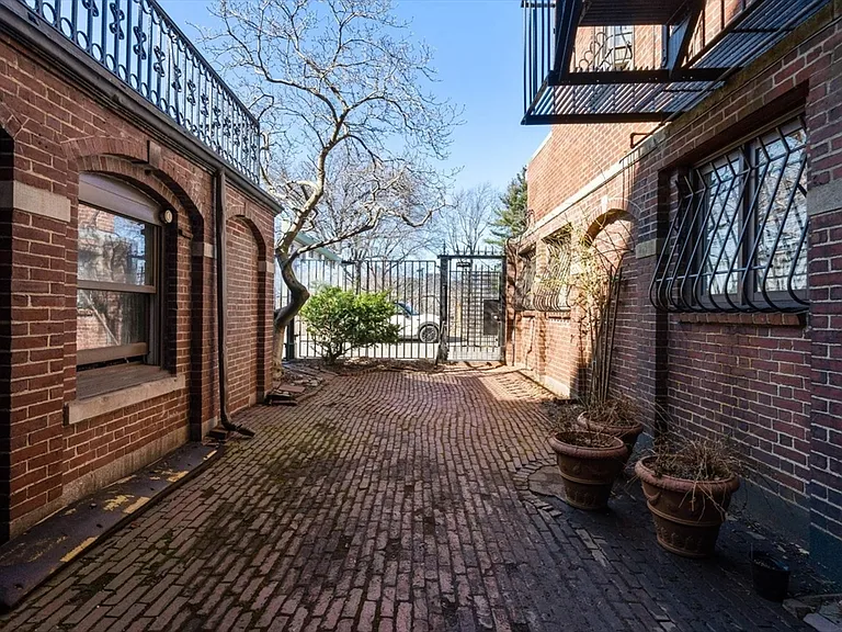 260 Beacon St #3 — Photo 10