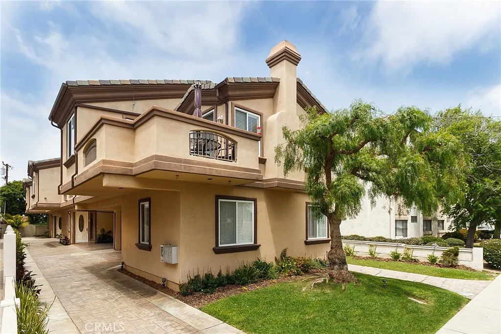 3 bed, 2.5 bath, 1815 sqft, $5,200 — Photo 1