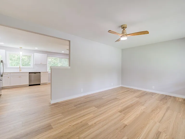 2303 Ida Dr — Photo 3