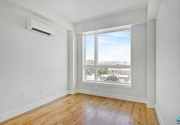 5th image of 418 Lexington Ave #2H
