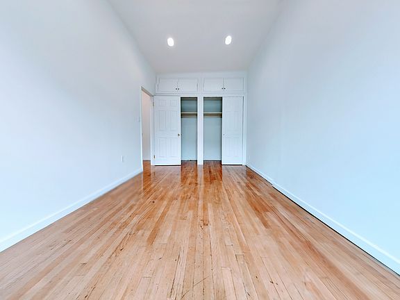 4th image of 176 2nd Ave APT 1R