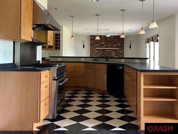 2nd image of 240 Lakeshore Dr