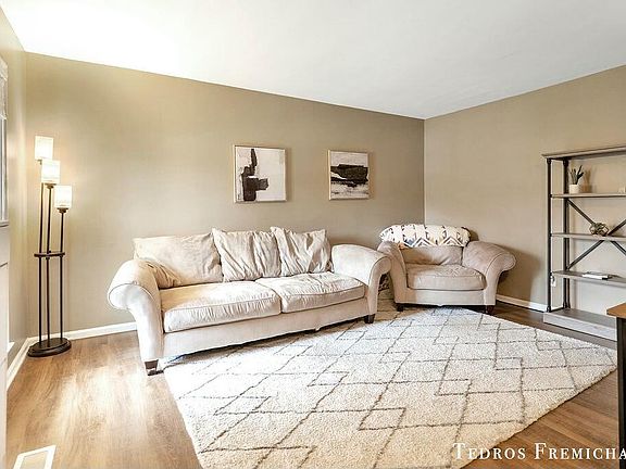 3rd image of 2436 Cranden Dr SE