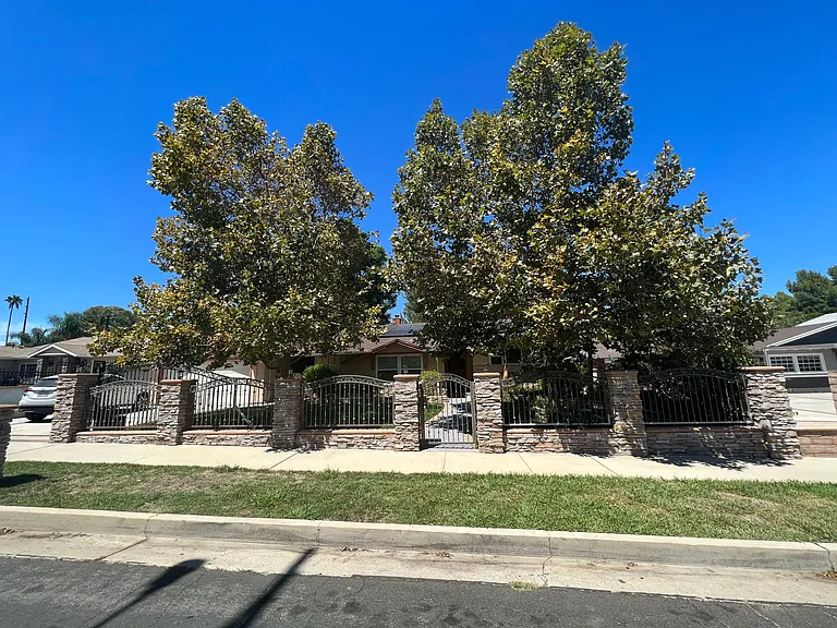 15735 Superior St — Photo 48