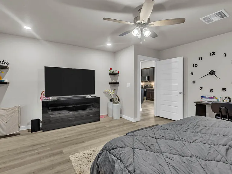 2512 Blazing Saddle Blvd — Photo 13