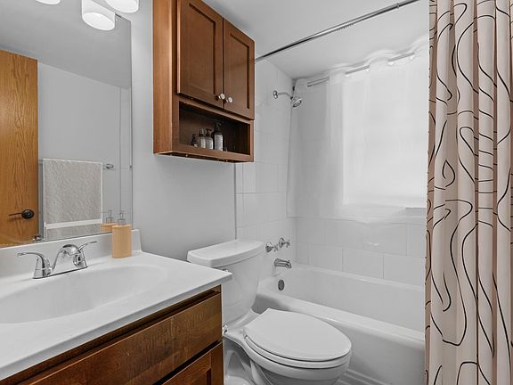 5th image of 1634 Snelling Ave N #7