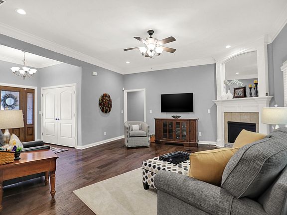 4th image of 232 Woodridge Dr
