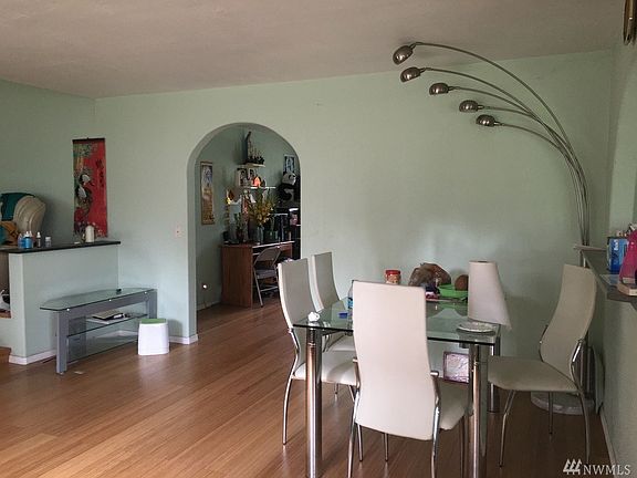 5th image of 10715 7th Ave SE