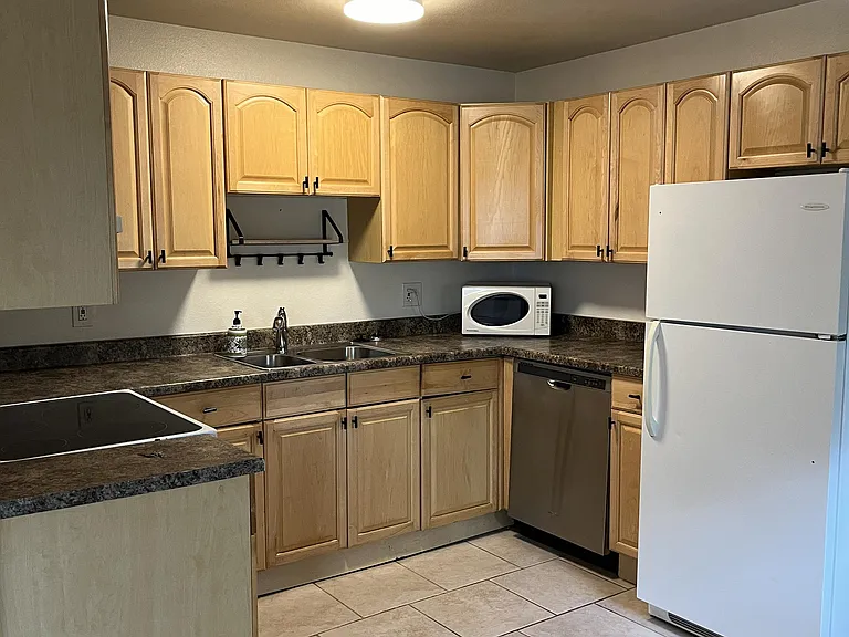643 Swenson Ave #6 — Photo 4