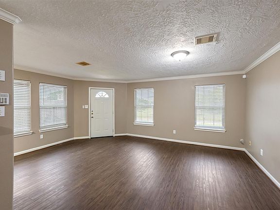 2nd image of 5401 Peacock St