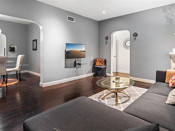 4th image of 1557 Meridian Ave APT 106