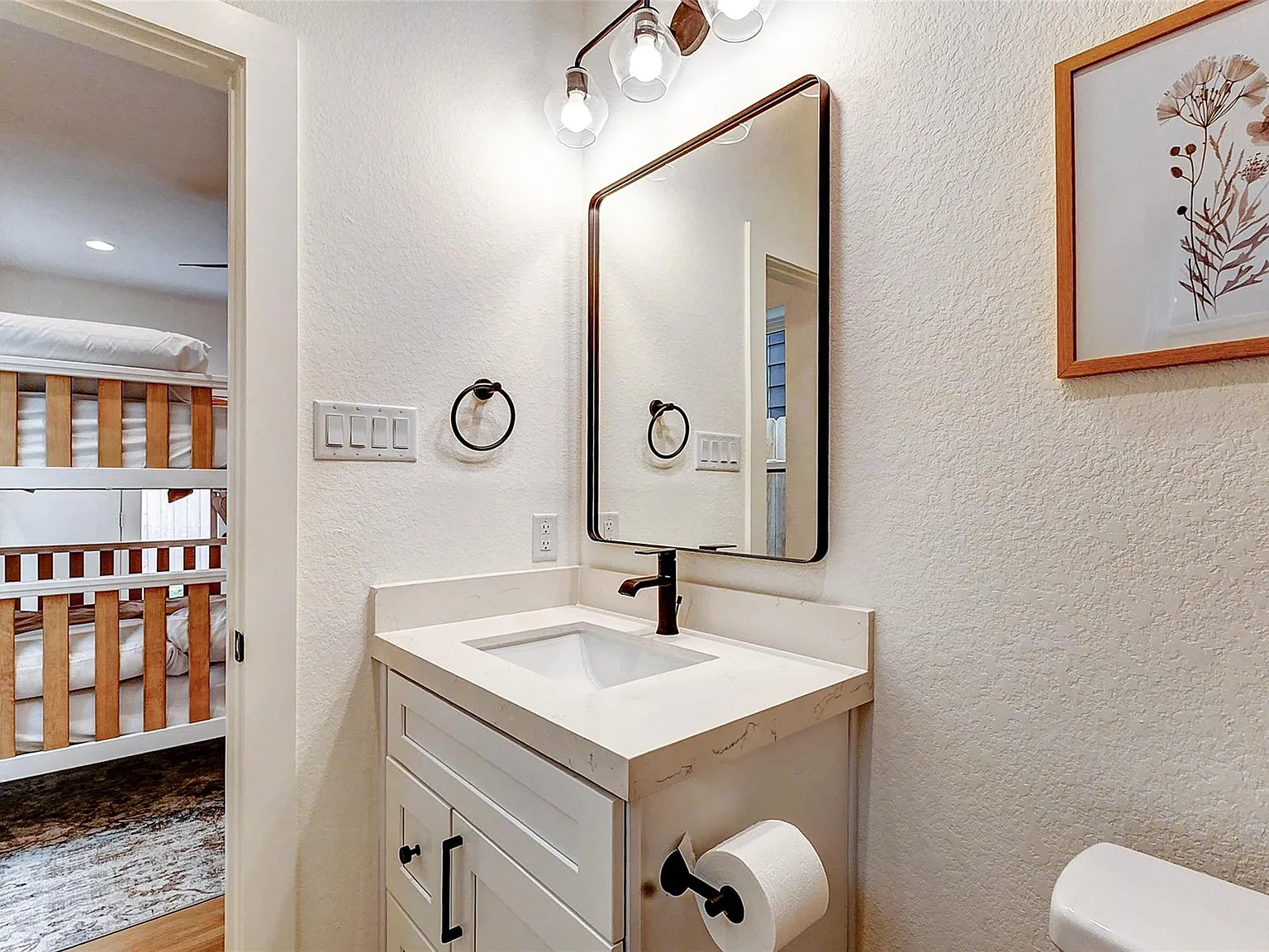 3 bed, 3.5 bath, 2365 sqft, $3,000 — Photo 2