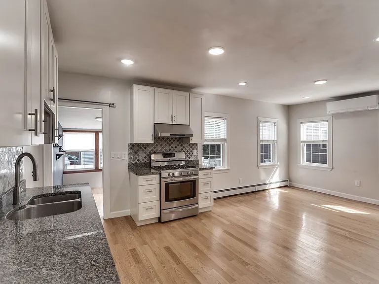 16 Forrester St — Photo 11