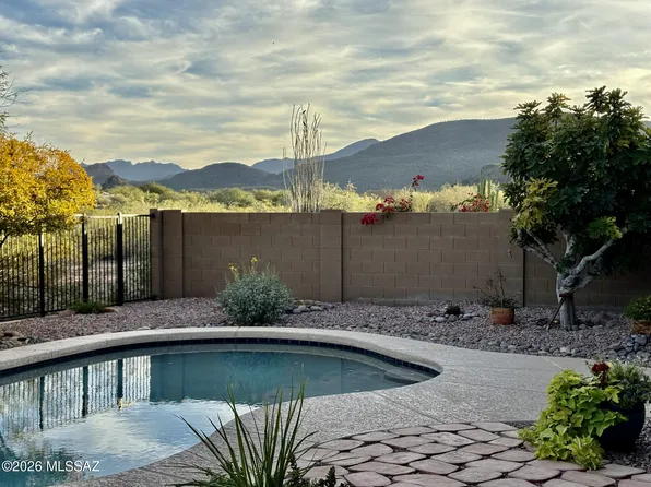 8552 N Moonfire Dr, Tucson, AZ 85743