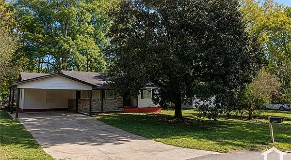 4 bed, 1178 sqft, $1,350 — Photo 1