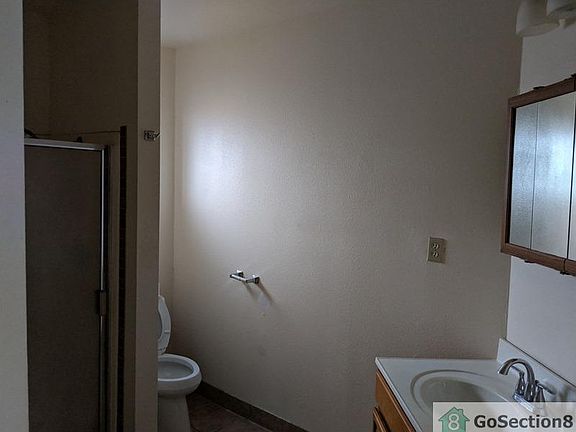 4th image of 504 W 5th St