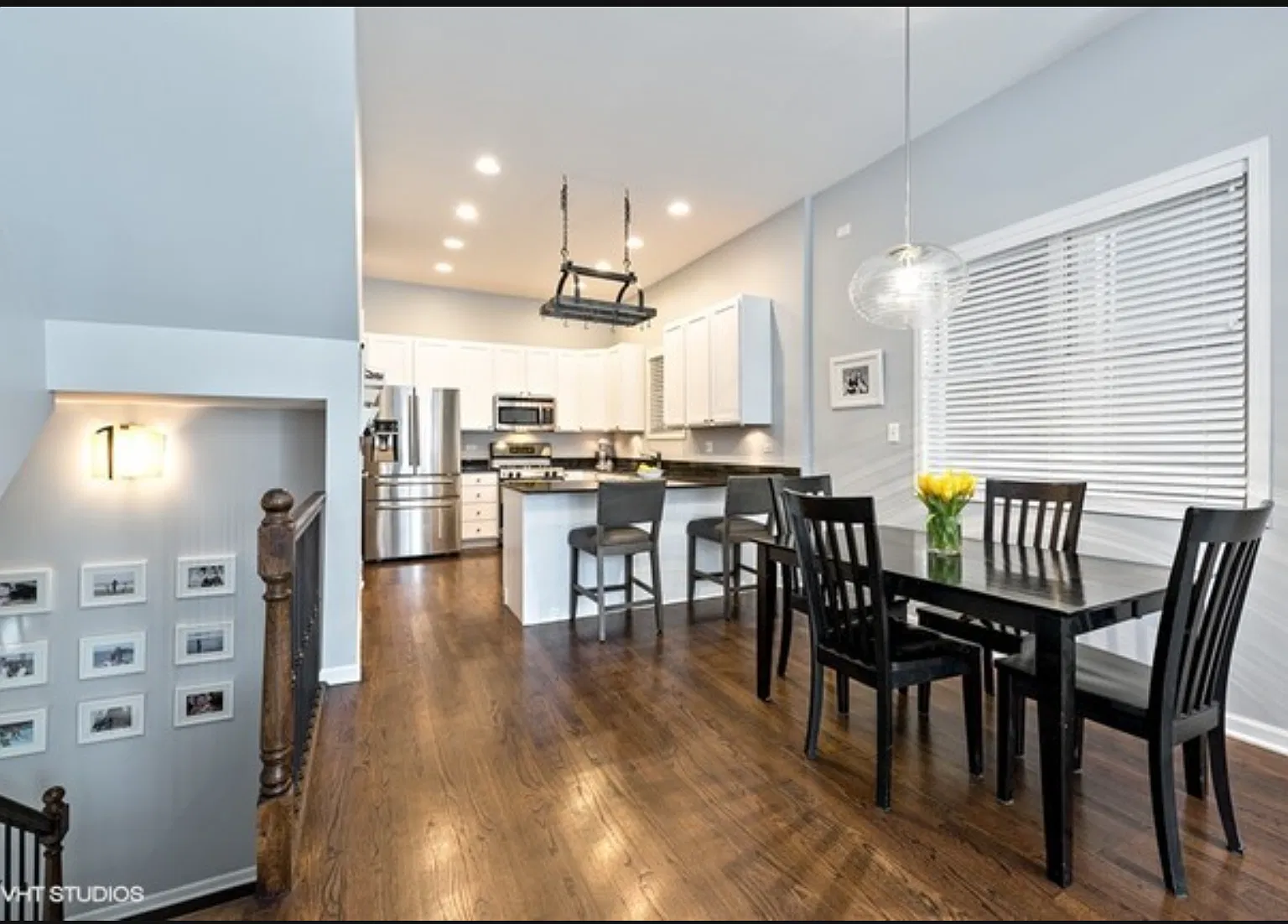 3 bed, 3.5 bath, 2600 sqft, $4,600 — Photo 2