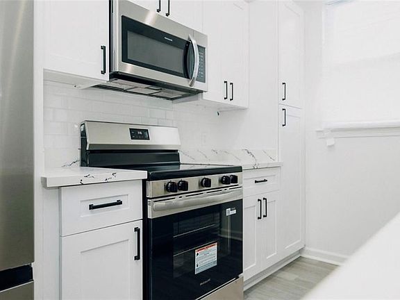 5th image of 3107-09 Metropolitan St