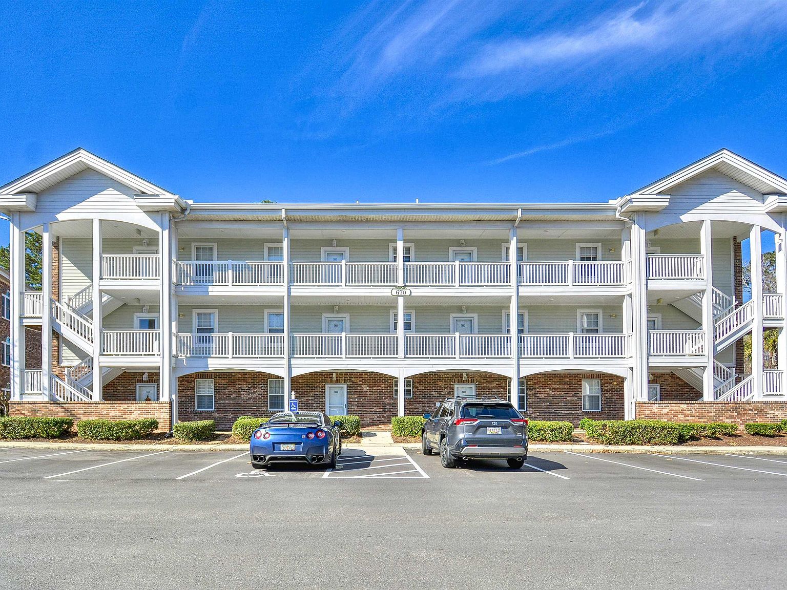 670 Riverwalk Dr. #304