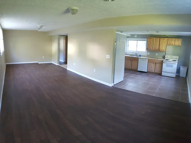 170 Thompson Rd — Photo 3