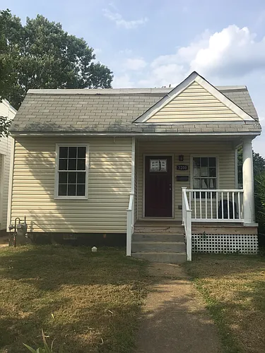 3200 Rosewood Ave Photo 1