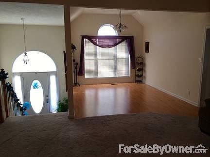 Dining Rm & Entry