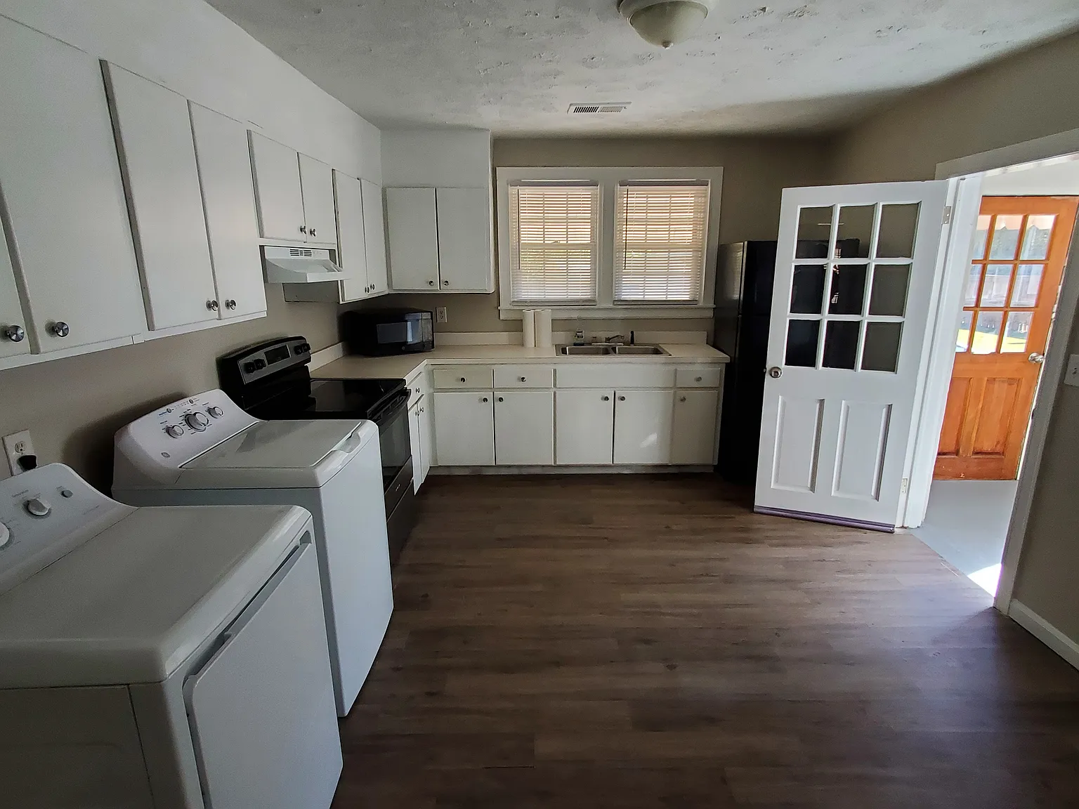 2 bed, 1200 sqft, $1,350 — Photo 3