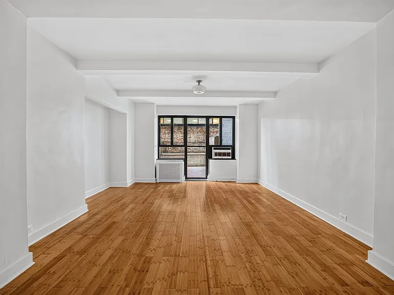 310 E 44th St #221 — Photo 2